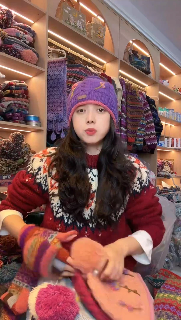 羊毛美丽如紫色帽子