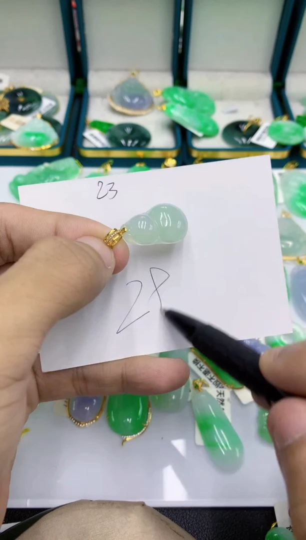 颈饰18K金镶嵌翡翠翡翠