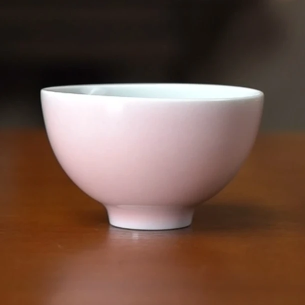 【不一样瓷器】颜色釉内绘山水大鸡心杯 粉色