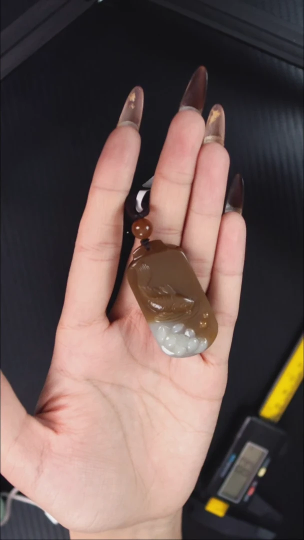 吊坠(赠链)未镶嵌和田玉若羌微色差