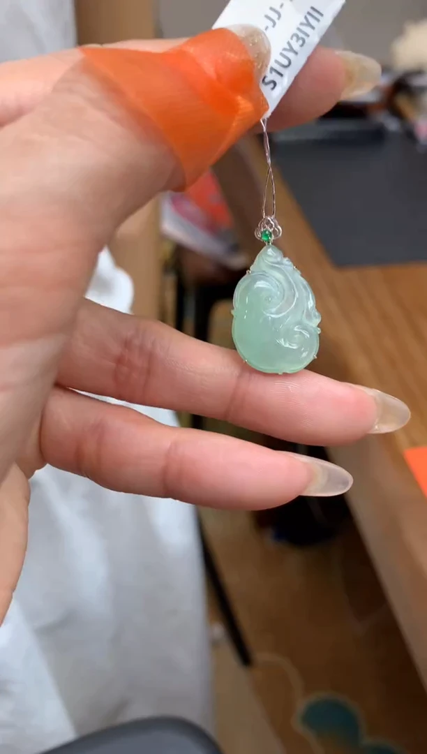 【闪购商品】翡翠颈饰18K金镶嵌如意