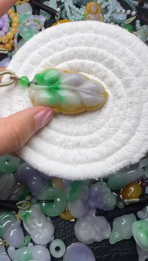 颈饰未镶嵌翡翠缅甸翡翠吊坠
