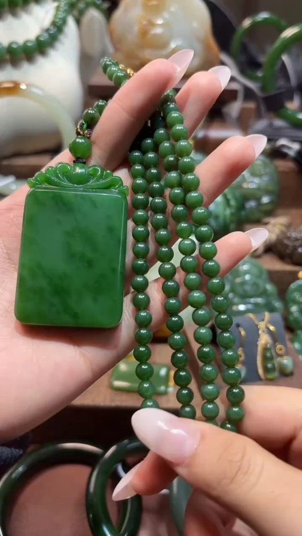 颈饰未镶嵌和田玉（碧玉）1