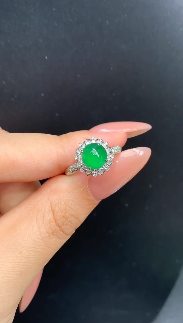 18K金镶嵌戒指翡翠戒指