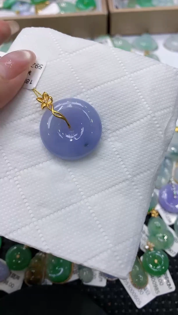 翡翠18K金镶嵌颈饰111111111