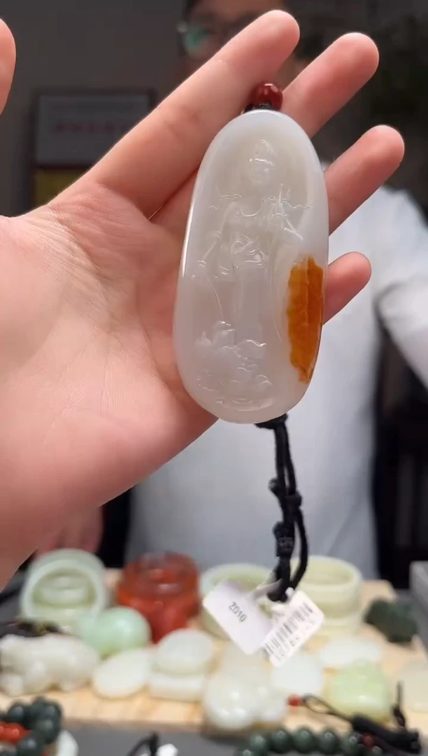 颈饰未镶嵌和田玉吊坠