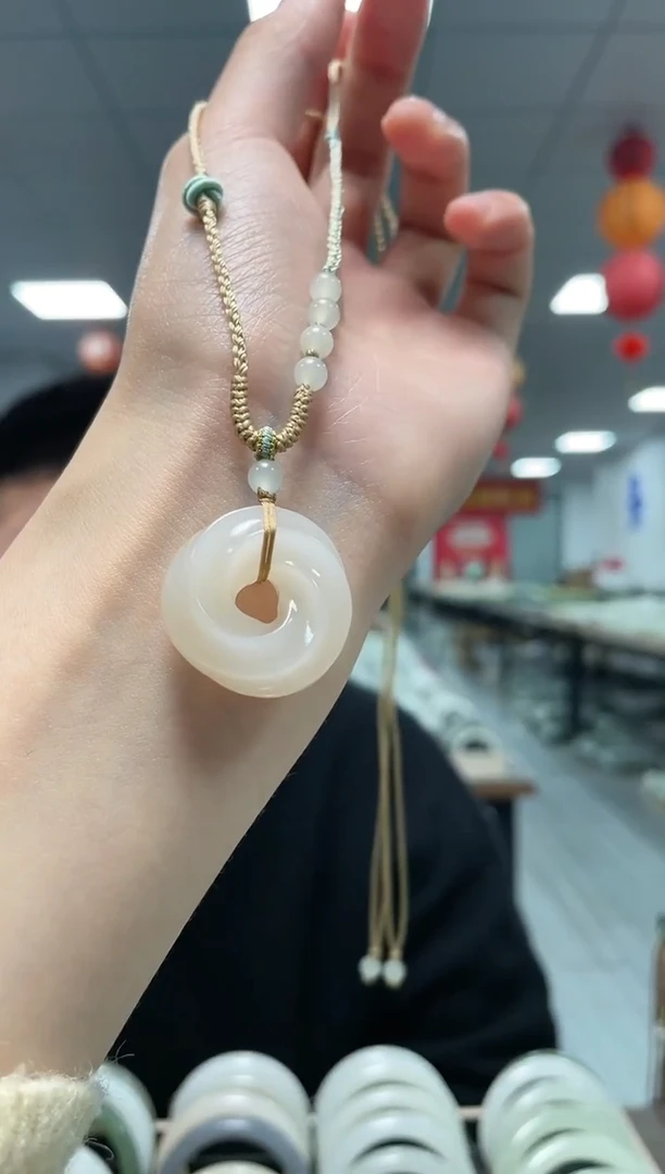 未镶嵌和田玉挂件脂粉莫比乌斯环挂件一件