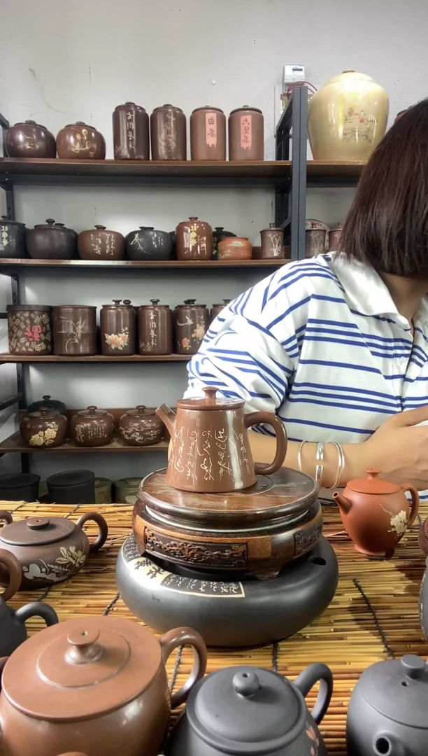 4建水紫陶手工彩填水亮壶200C