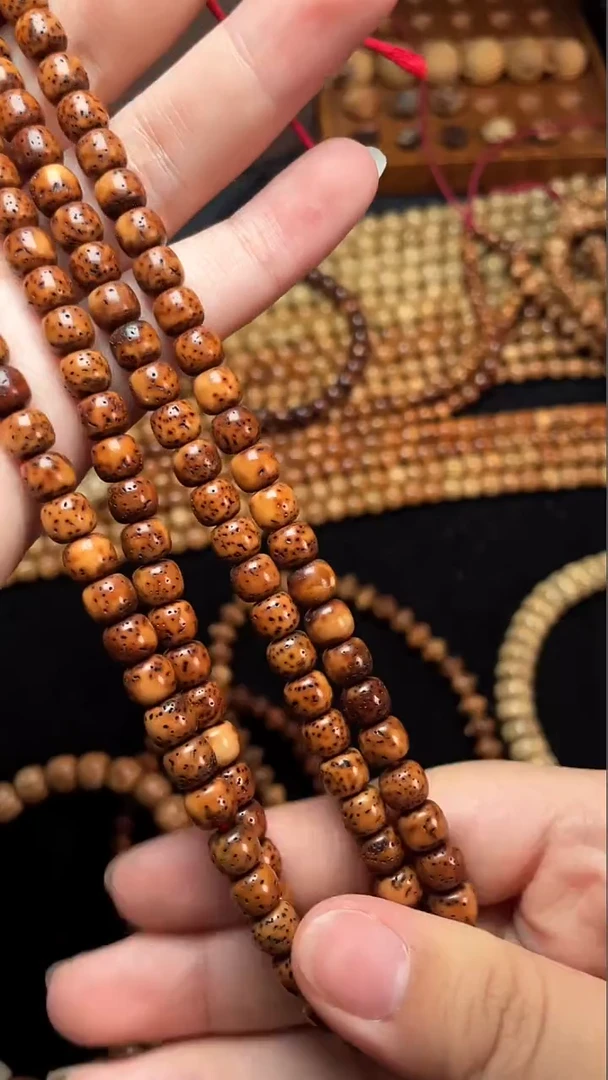 吊坠星月菩提精工级浅花皮桶珠7*6长串（B）