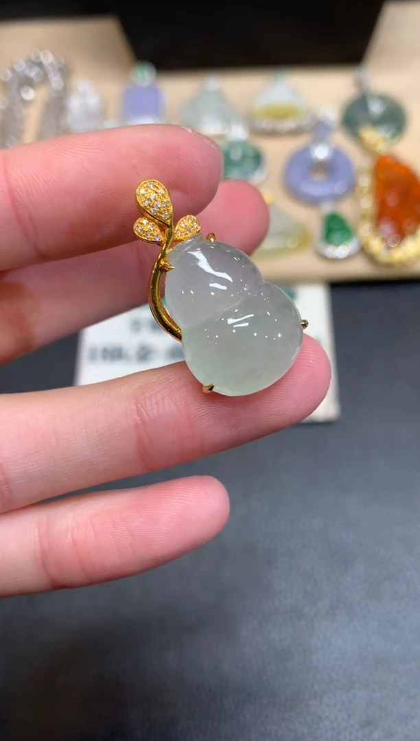 【闪购商品】翡翠颈饰18K金镶嵌葫芦【无服务费】