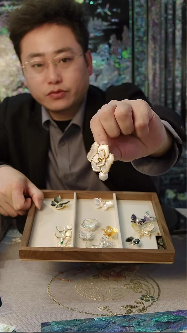 胸针·弘贝雅螺钿漆器文化馆