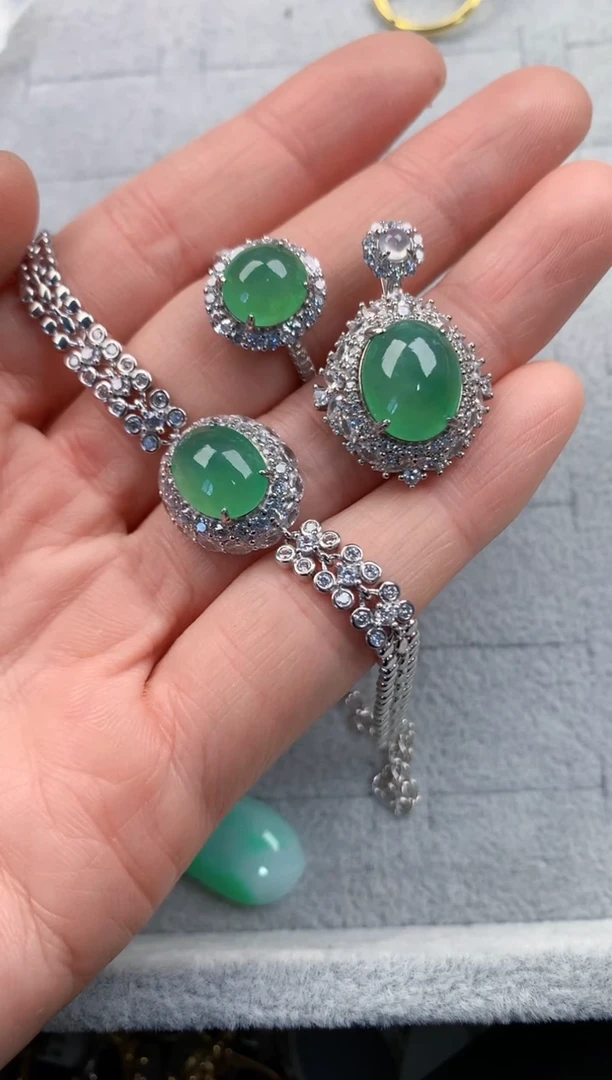 银S925镶嵌戒指翡翠瓜****爱4    1