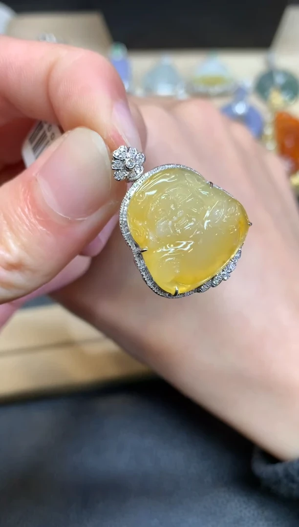 【闪购商品】翡翠颈饰18K金镶嵌财神爷【无服务费】