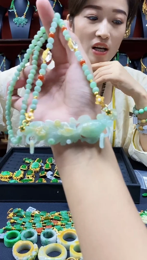 颈饰未镶嵌翡翠吊坠
