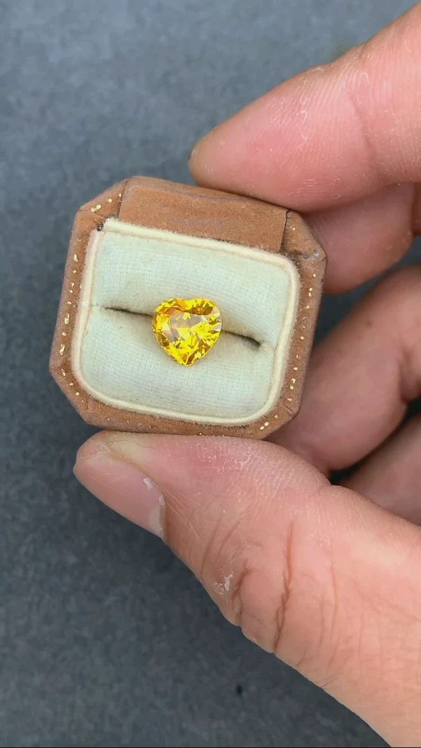 蓝宝石裸石未镶嵌3.08克拉