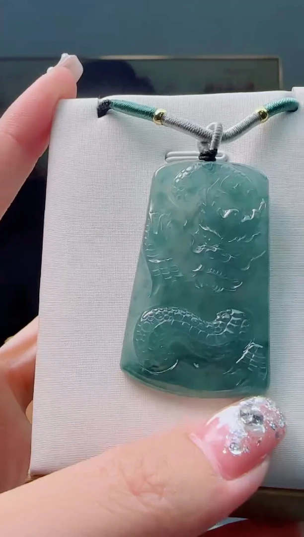 【闪购商品】翡翠颈饰未镶嵌龙牌多样性随机一件发货