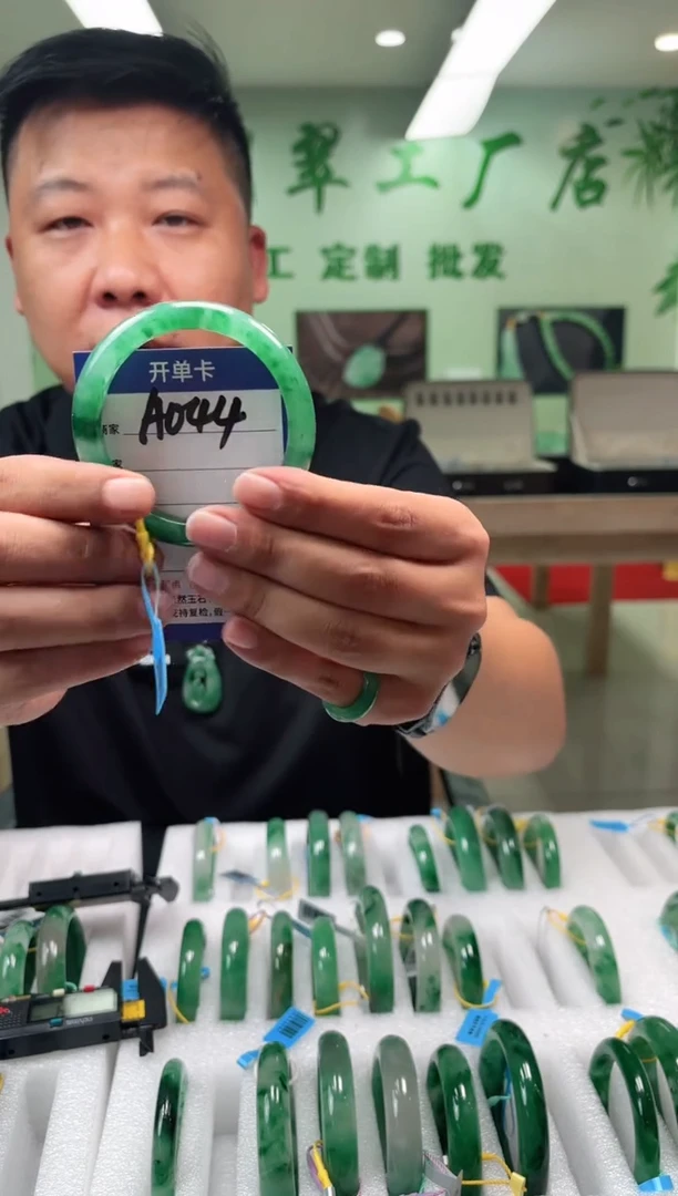 未镶嵌手镯石英质玉58+