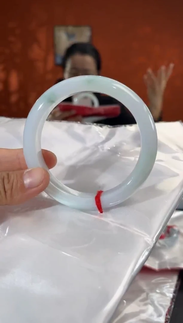 未镶嵌手镯翡翠        圈口60-61