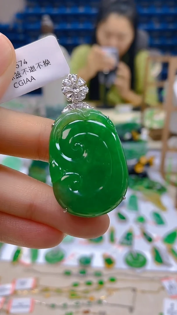 颈饰18K金镶嵌翡翠新号开播 全场乱卖