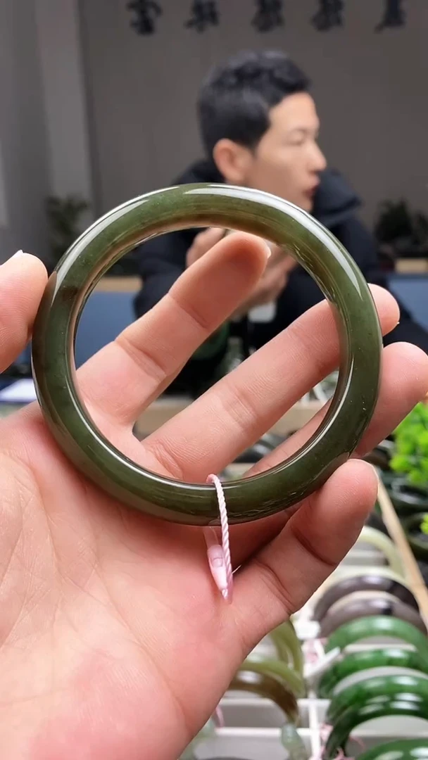【闪购商品】和田玉手镯未镶嵌64