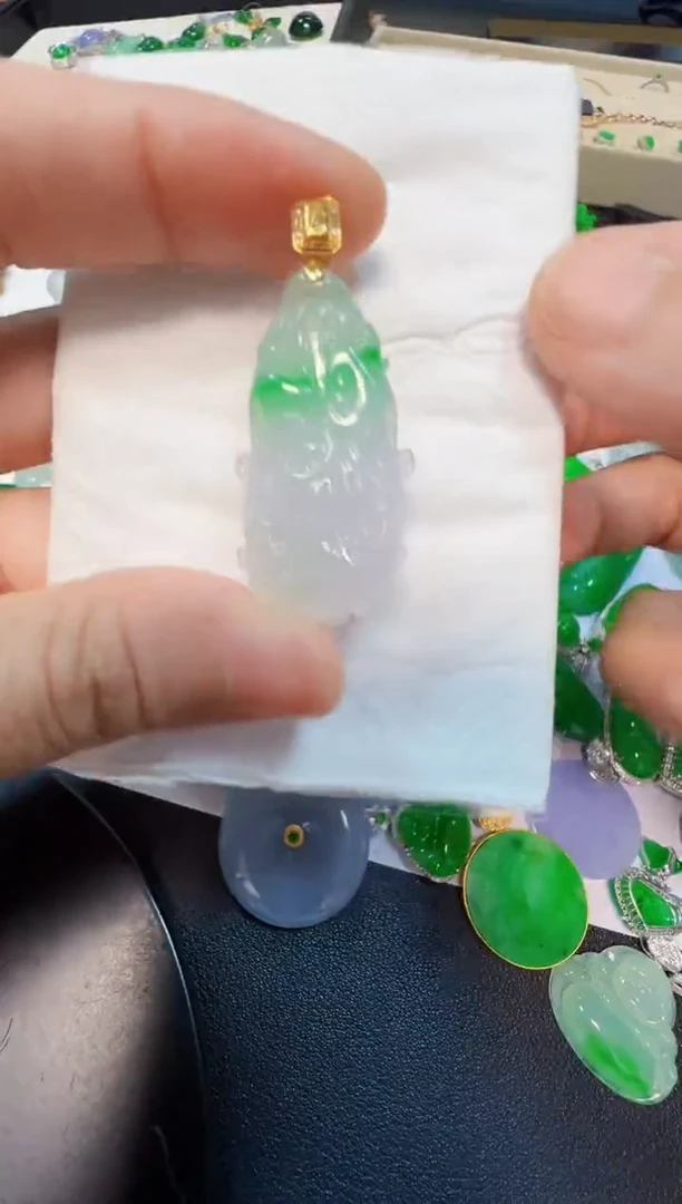 吊坠(不含链)18K金镶嵌翡翠3800