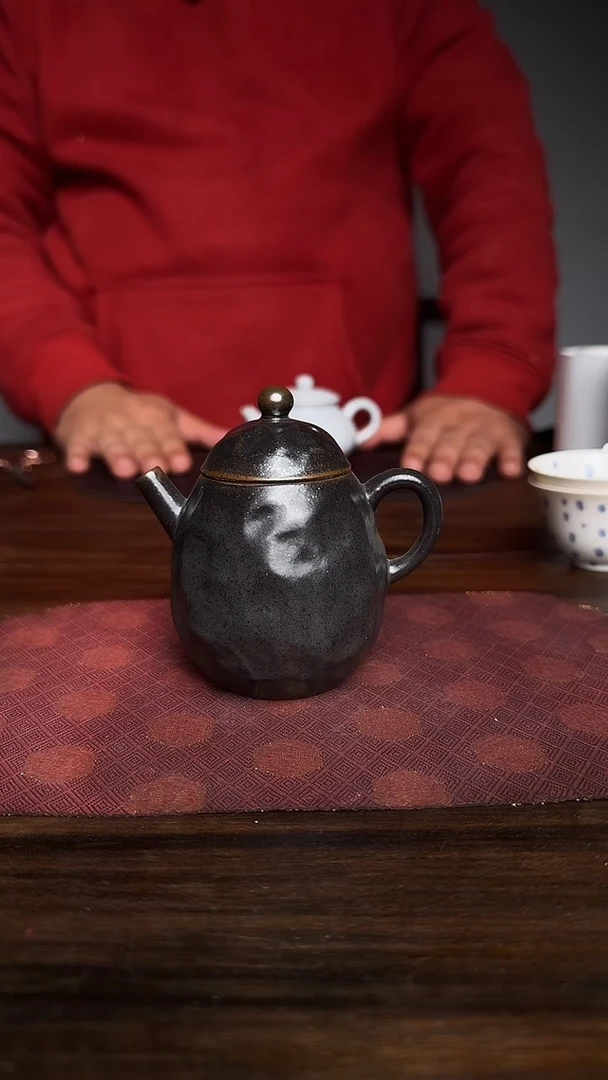 婺州龙窑烧制技艺黑色龙蛋壶