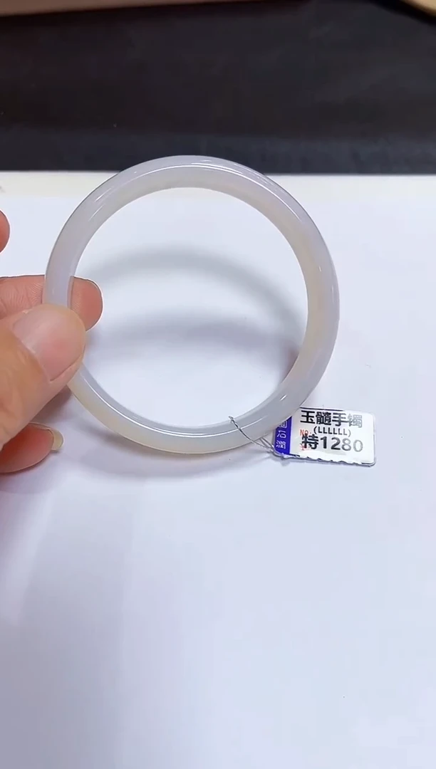 未镶嵌颈饰玛瑙/玉髓60手镯