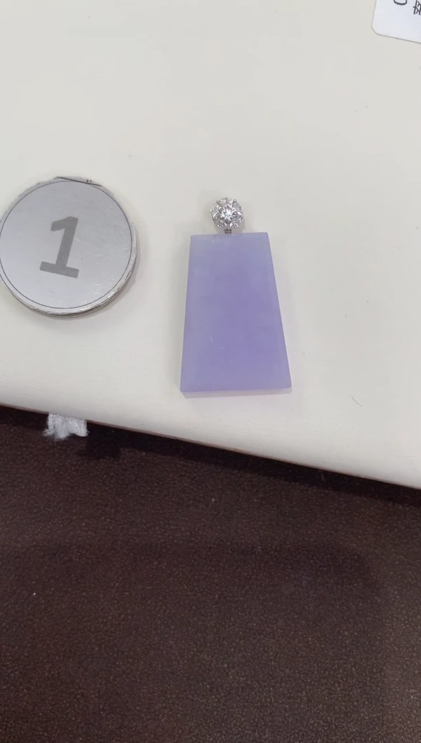 颈饰18K金镶嵌翡翠暖?天然缅甸a货翡翠(多样性发其一