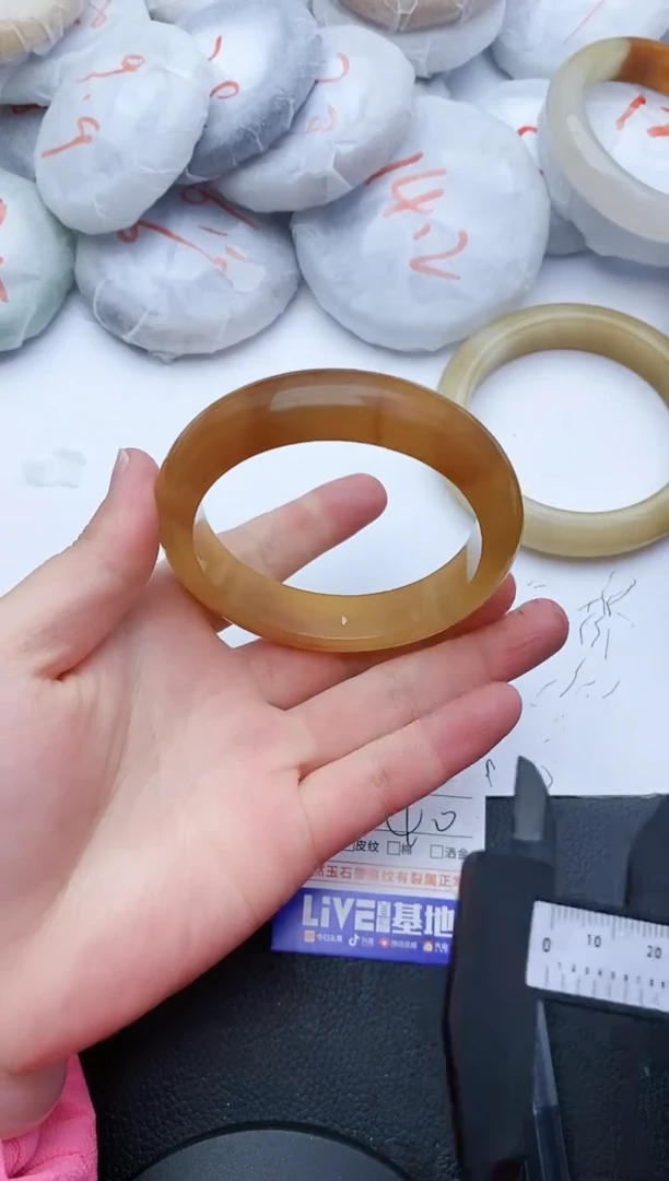 【闪购商品】石英质玉手镯未镶嵌214+59/60