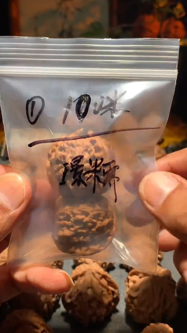 把件桃核璟*需丰泰文玩  三角白   37尺寸左右