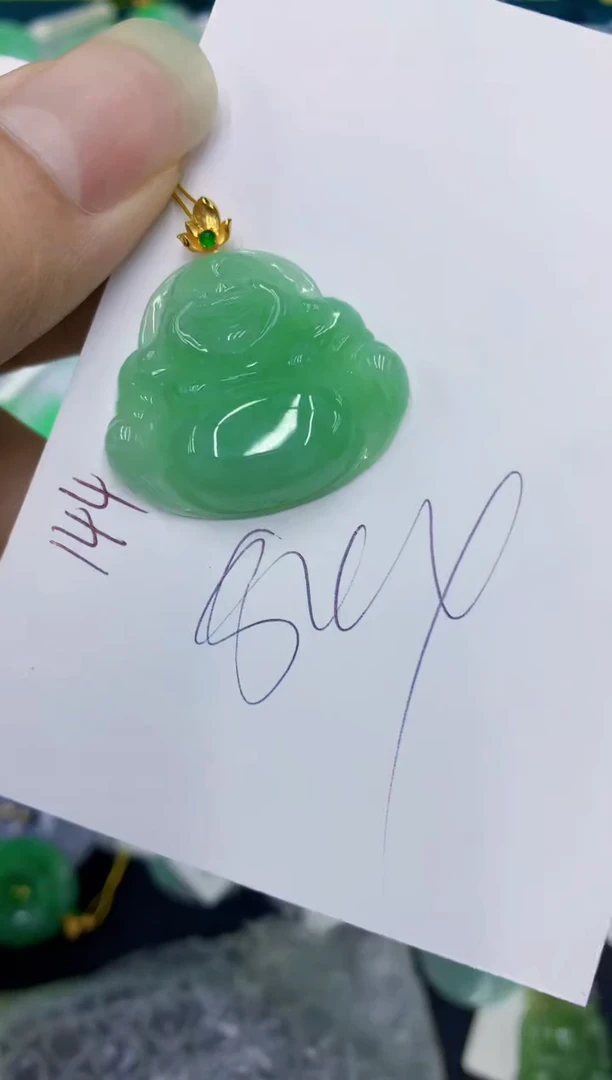 翡翠18K金镶嵌颈饰1111111111