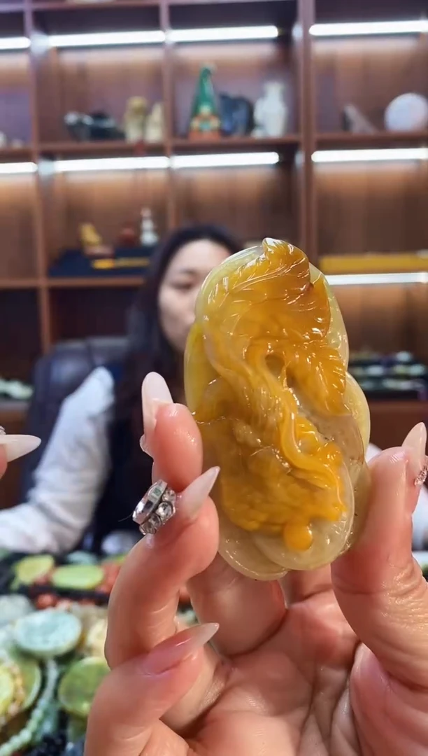 未镶嵌蛇纹石玉吊坠