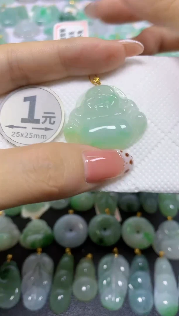 颈饰18K金镶嵌翡翠 天然翡翠A货