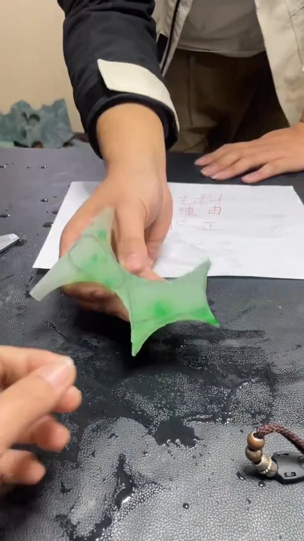 玉冰飘花边角毛胚