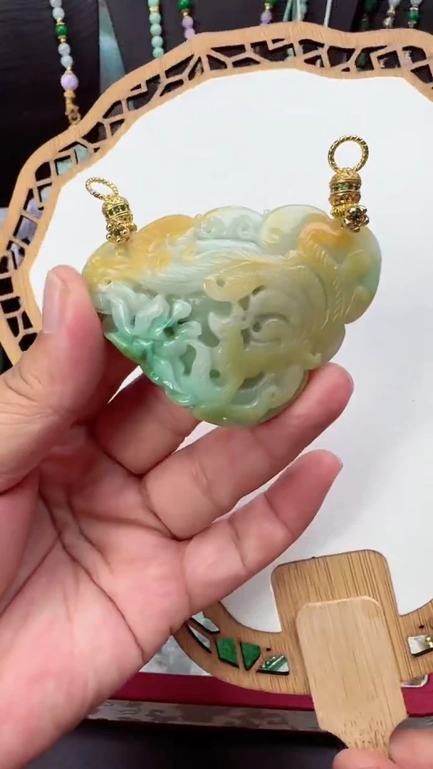 颈饰未镶嵌翡翠吊坠