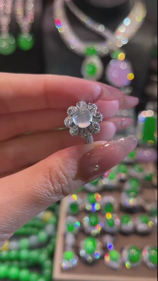翡翠戒指18K金镶嵌戒指