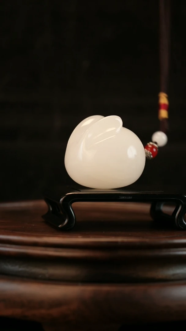 云南石荔枝白雕刻：前途无量