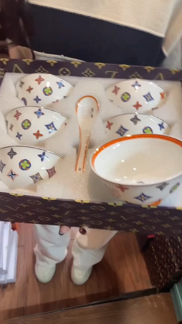 杯鸿辉家品牌瓷器，京东包邮！