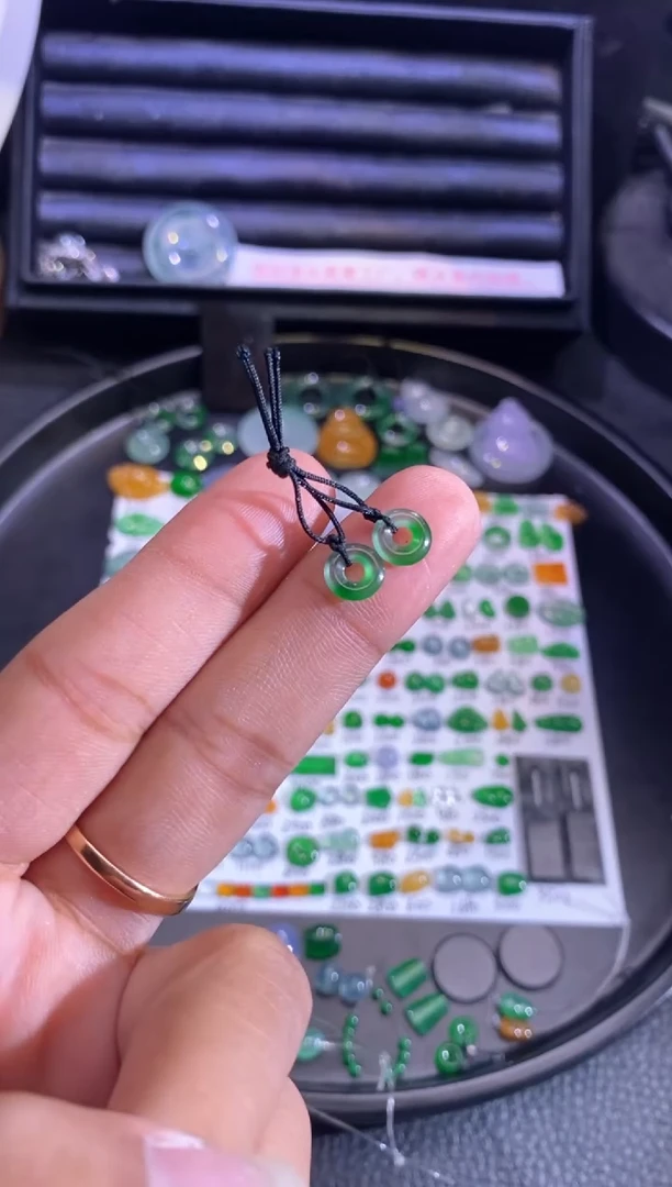 未镶嵌挂件翡翠圈