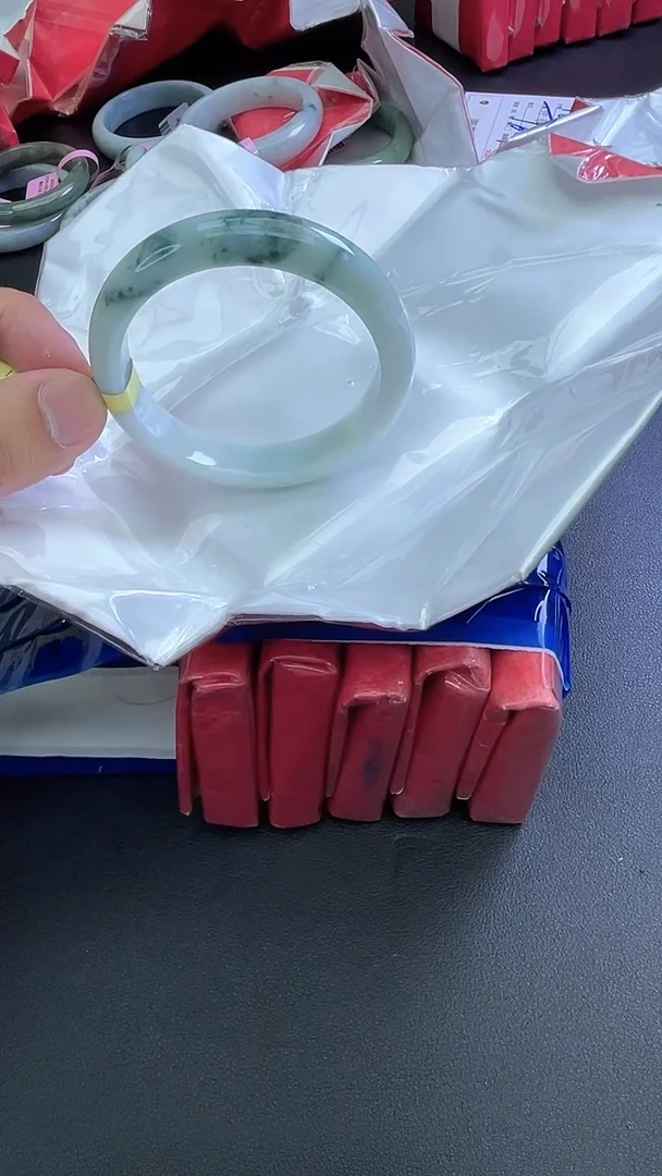翡翠手镯未镶嵌9