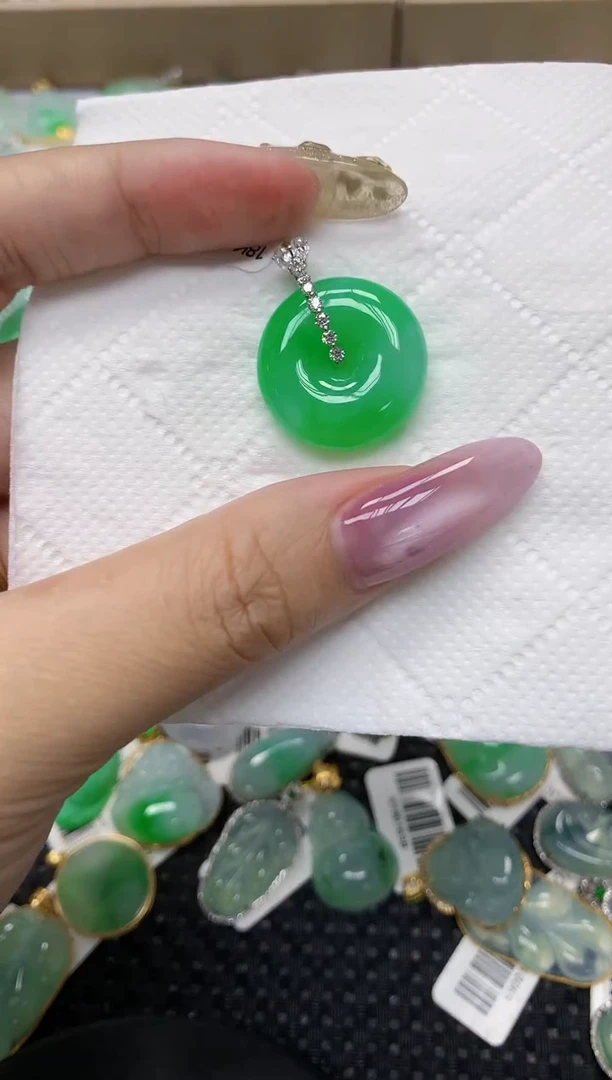 翡翠18K金镶嵌颈饰1111111111