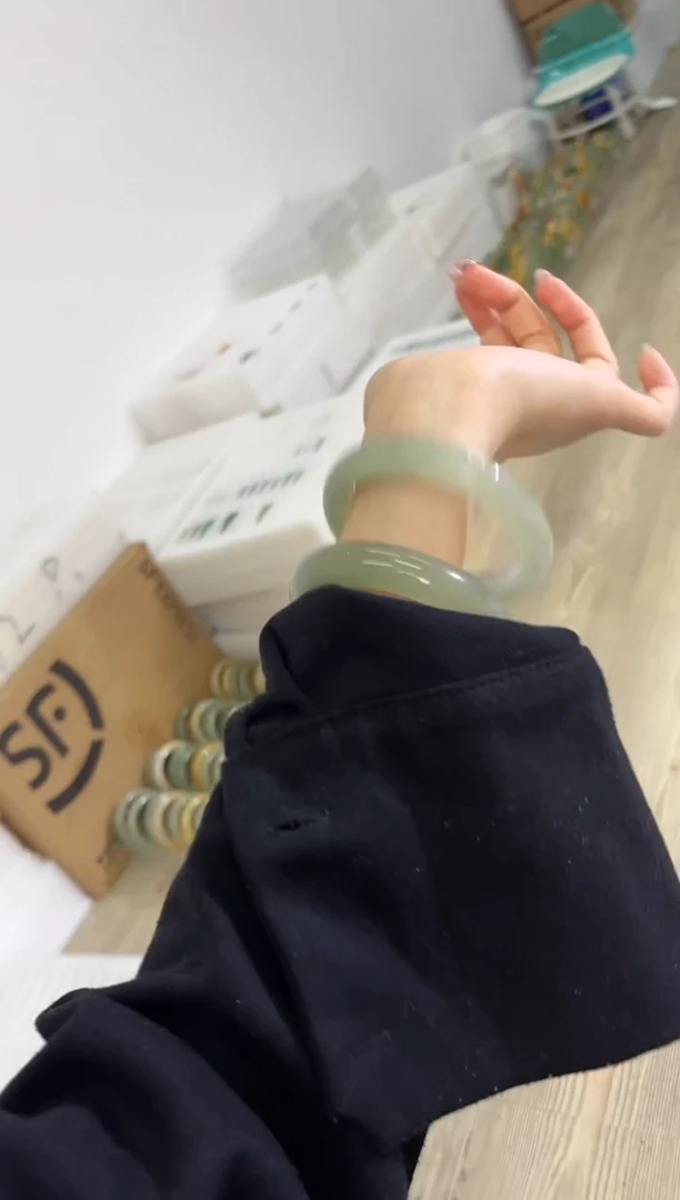 未镶嵌手镯石英质玉245-59D