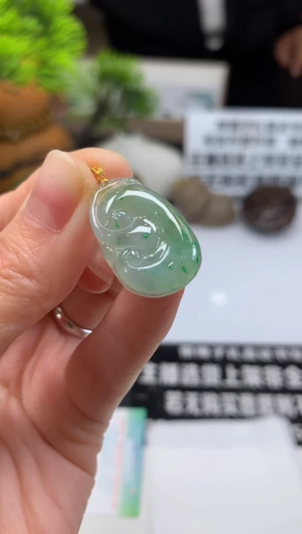 颈饰未镶嵌翡翠繁**锦---100607