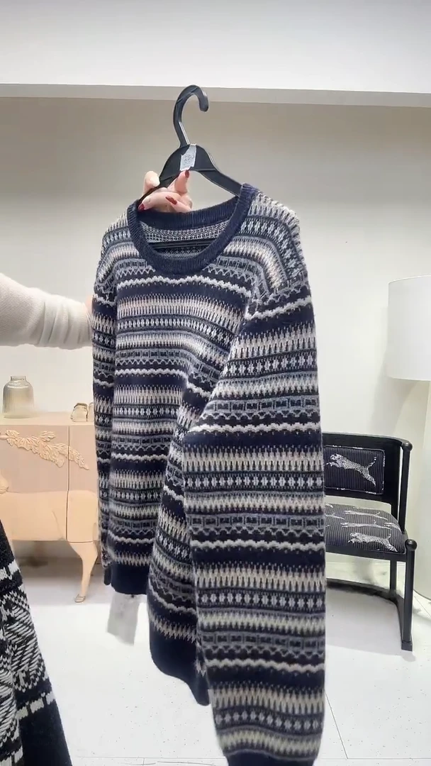 藏青色费尔岛提花羊毛衫