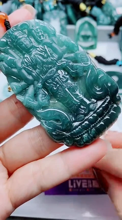 颈饰未镶嵌翡翠