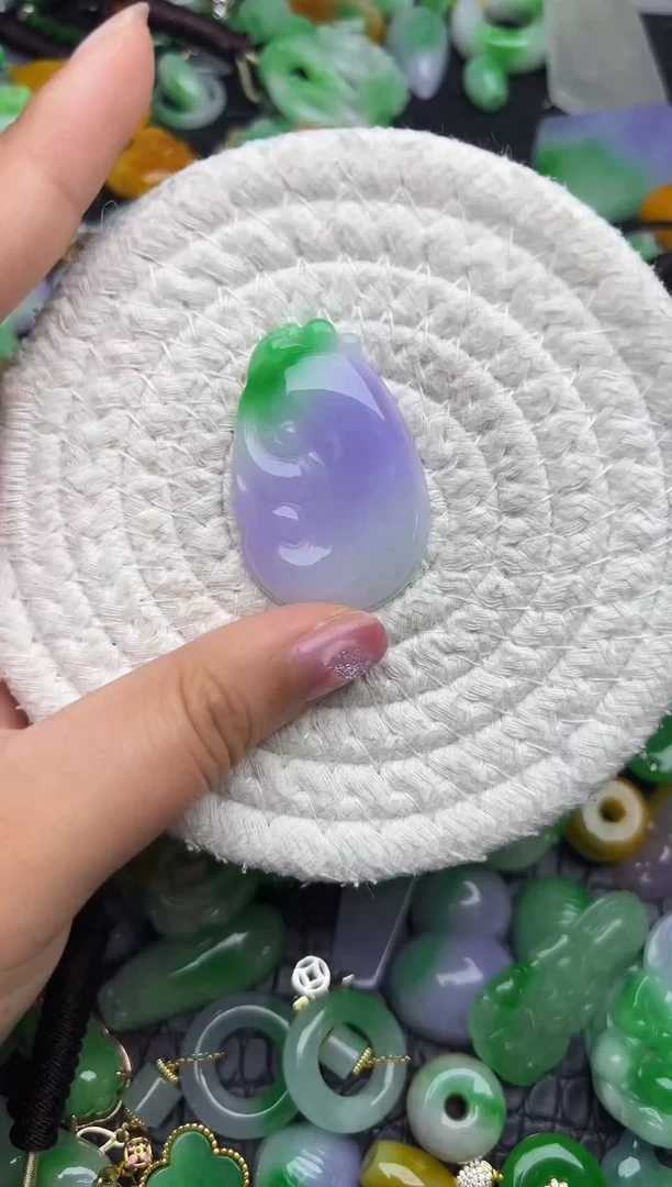 颈饰未镶嵌翡翠缅甸翡翠吊坠