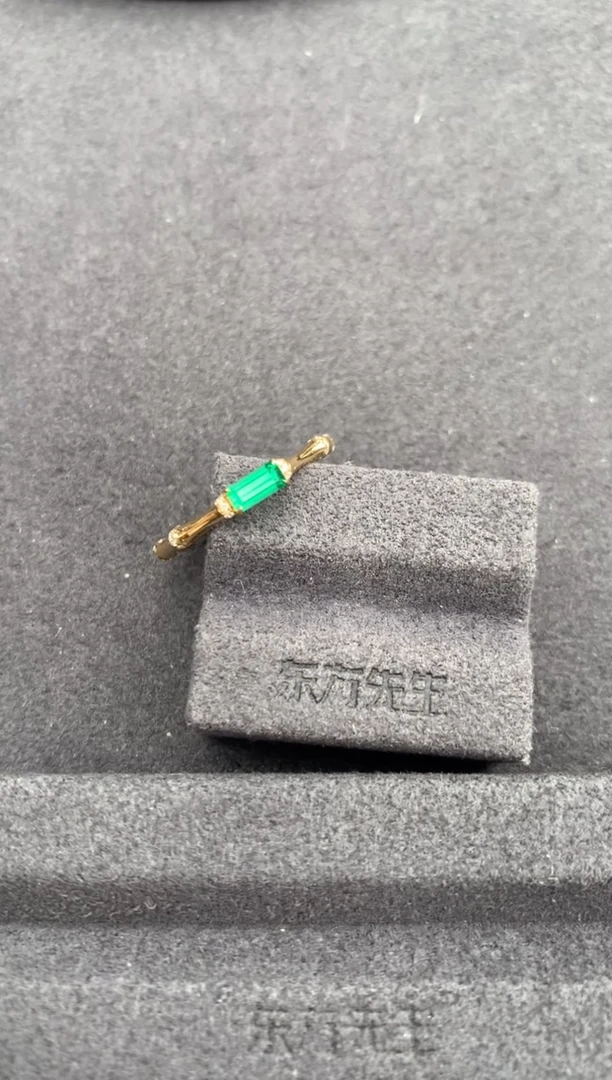 18K金镶嵌戒指祖母绿0.22ct祖母绿  FH  定制