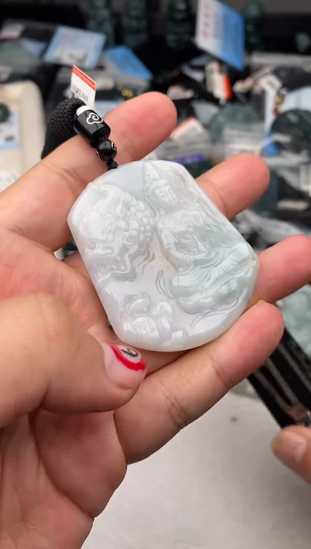 翡翠未镶嵌颈饰多样性发其一