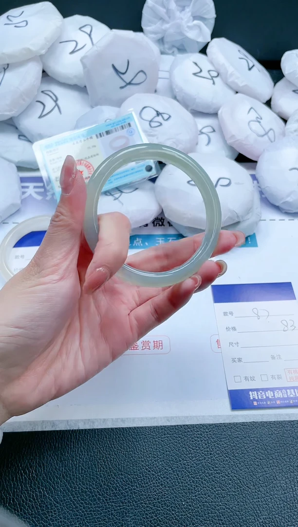 【闪购商品】石英质玉手镯未镶嵌18J87-60