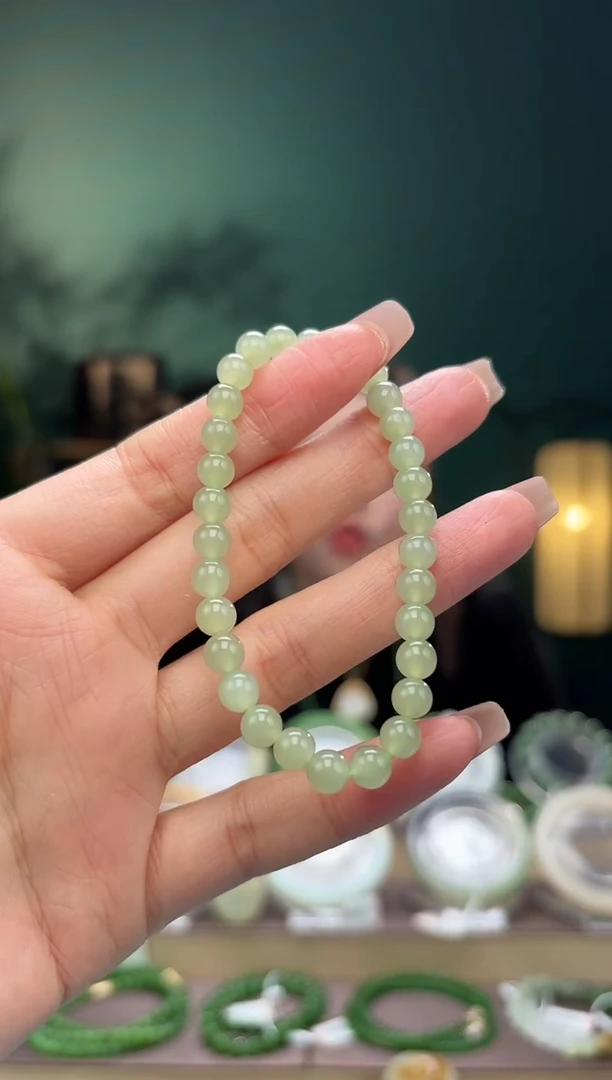 【闪购商品】和田玉手串未镶嵌卡6湖水绿手串